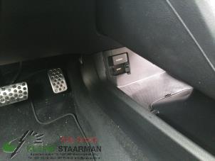 Gebruikte AUX/USB aansluiting Honda Civic (FK6/7/8/9) 1.0i VTEC Turbo 12V Prijs op aanvraag aangeboden door Kleine Staarman B.V. Autodemontage