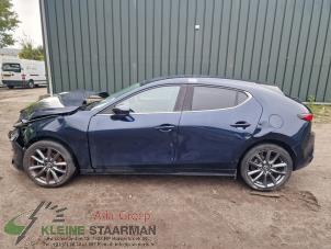 Gebruikte Stijl midden-links Mazda 3 Sport (BP) 2.0 SkyActiv-G 122 Mild Hybrid 16V Prijs op aanvraag aangeboden door Kleine Staarman B.V. Autodemontage
