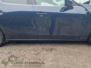 Gebruikte Sideskirt rechts Mazda 3 Sport (BP) 2.0 SkyActiv-G 122 Mild Hybrid 16V Prijs op aanvraag aangeboden door Kleine Staarman B.V. Autodemontage