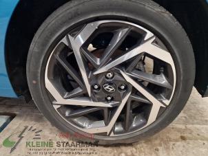 Gebruikte Velg + Band Hyundai i20 (BC3) 1.0 T-GDI 100 Mild Hybrid 48V 12V Prijs op aanvraag aangeboden door Kleine Staarman B.V. Autodemontage