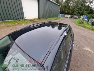 Gebruikte Dakrail links Mazda 6 Sportbreak (GY19/89) 1.8i 16V Prijs op aanvraag aangeboden door Kleine Staarman B.V. Autodemontage