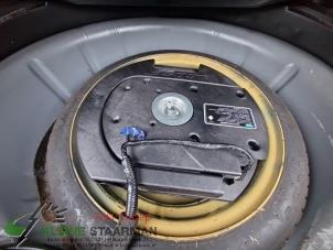 Gebruikte Subwoofer Mazda 6 Sportbreak (GY19/89) 1.8i 16V Prijs op aanvraag aangeboden door Kleine Staarman B.V. Autodemontage