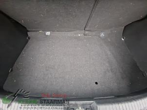 Gebruikte Vloerplaat bagageruimte Hyundai i20 1.2i 16V Prijs op aanvraag aangeboden door Kleine Staarman B.V. Autodemontage