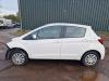 Toyota Yaris III (P13) 1.5 16V Hybrid B-stijl links