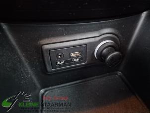 Gebruikte AUX/USB aansluiting Hyundai iX20 (JC) 1.4i 16V Prijs op aanvraag aangeboden door Kleine Staarman B.V. Autodemontage