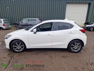 Gebruikte Stijl midden-links Mazda 2 (DJ/DL) 1.5 SkyActiv-G 90 M Hybrid Prijs op aanvraag aangeboden door Kleine Staarman B.V. Autodemontage
