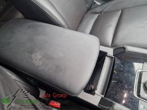 Gebruikte Armsteun Mazda 3 Sport (BP) 2.0 SkyActiv-X M Hybrid 16V Prijs op aanvraag aangeboden door Kleine Staarman B.V. Autodemontage