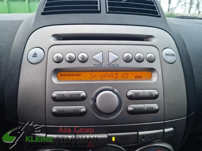 Radio CD Speler van een Daihatsu Sirion 2 (M3) 1.5 16V 2010