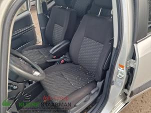 Gebruikte Voorstoel links Suzuki SX4 (EY/GY) 1.6 16V VVT Comfort,Exclusive Autom. Prijs op aanvraag aangeboden door Kleine Staarman B.V. Autodemontage
