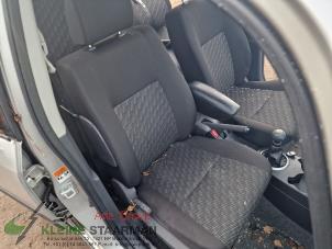 Gebruikte Voorstoel rechts Suzuki SX4 (EY/GY) 1.6 16V VVT Comfort,Exclusive Autom. Prijs op aanvraag aangeboden door Kleine Staarman B.V. Autodemontage