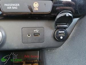 Gebruikte AUX/USB aansluiting Nissan Leaf (ZE1) 40kWh Prijs op aanvraag aangeboden door Kleine Staarman B.V. Autodemontage