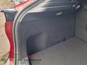 Gebruikte Kofferbakbekleding links Mazda CX-30 (DM) 2.0 e-SkyActiv X 186 16V Prijs op aanvraag aangeboden door Kleine Staarman B.V. Autodemontage