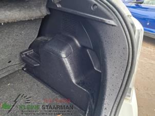 Gebruikte Kofferbakbekleding rechts Toyota Yaris III (P13) 1.5 16V Hybrid Prijs op aanvraag aangeboden door Kleine Staarman B.V. Autodemontage