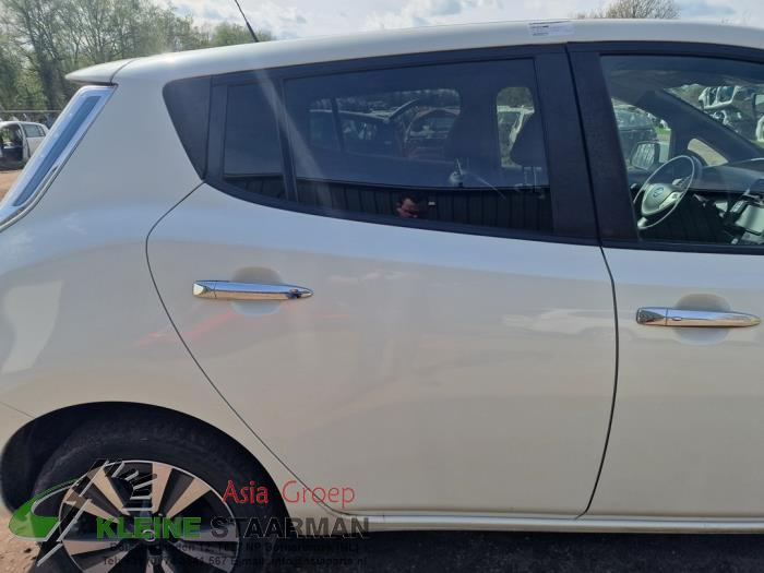 Portier 4Deurs rechts-achter van een Nissan Leaf (ZE0) Leaf 2016