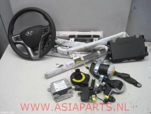 Gebruikte Module + Airbag Set Hyundai i40 CW (VFC) 1.7 CRDi 16V Prijs op aanvraag aangeboden door Kleine Staarman B.V. Autodemontage