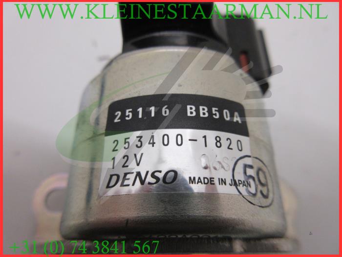 Start/stop condensator van een Nissan Qashqai (J11) 1.6 DIG-T 163 16V 2015