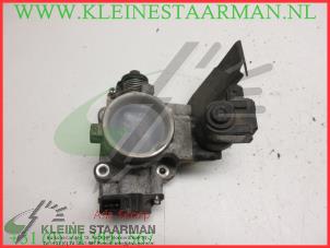 Gebruikte Gasklephuis Kia Rio (DC22/24) 1.5 RS,LS 16V Prijs € 42,50 Margeregeling aangeboden door Kleine Staarman B.V. Autodemontage