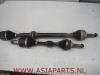 Aandrijfas links-voor van een Toyota Auris (E15), 2006 / 2012 1.8 16V HSD Full Hybrid, Hatchback, Elektrisch Benzine, 1.798cc, 100kW (136pk), FWD, 2ZRFXE, 2010-09 / 2012-09, ZWE150 2011