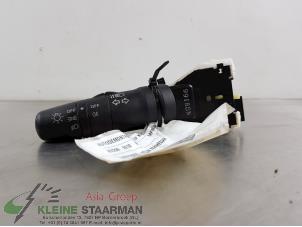Gebruikte Knipperlicht Schakelaar Nissan NV 200 (M20M) 1.5 dCi 86 Prijs op aanvraag aangeboden door Kleine Staarman B.V. Autodemontage
