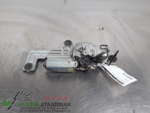 Gebruikte Motor Ruitenwisser achter Mitsubishi Pajero Pinin (H6/H7) 2.0 GDI 16V 5-drs. Prijs op aanvraag aangeboden door Kleine Staarman B.V. Autodemontage