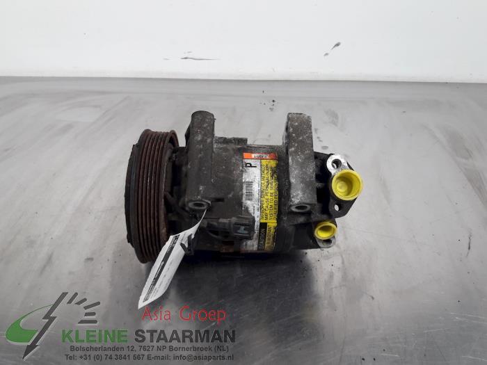 Aircopomp van een Nissan Almera Tino (V10M) 1.8 16V 2002