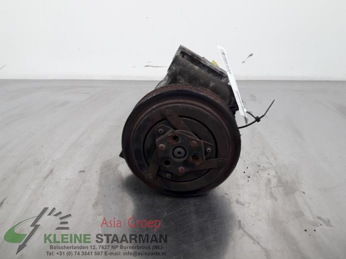 Aircopomp van een Nissan Almera Tino (V10M) 1.8 16V 2002