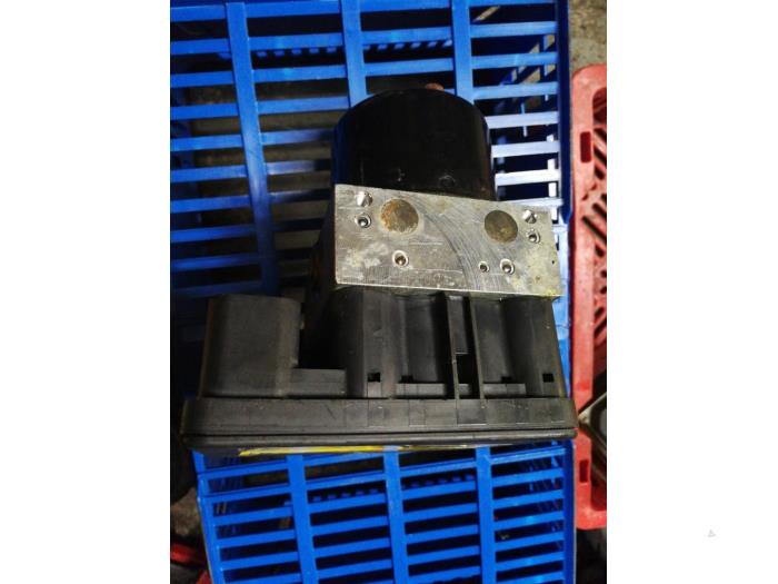 Gebruikte ABS Pomp Volvo V40 (VW) 1.6 16V Prijs € 43,56 Inclusief btw aangeboden door Autosloperij de Turk