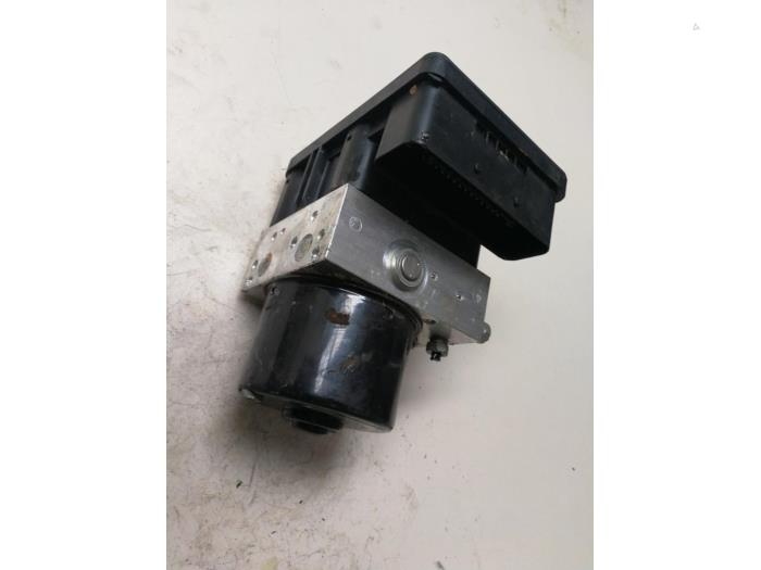 Gebruikte ABS Pomp BMW 3 serie (E90) 318i 16V Prijs € 54,45 Inclusief btw aangeboden door Autosloperij de Turk