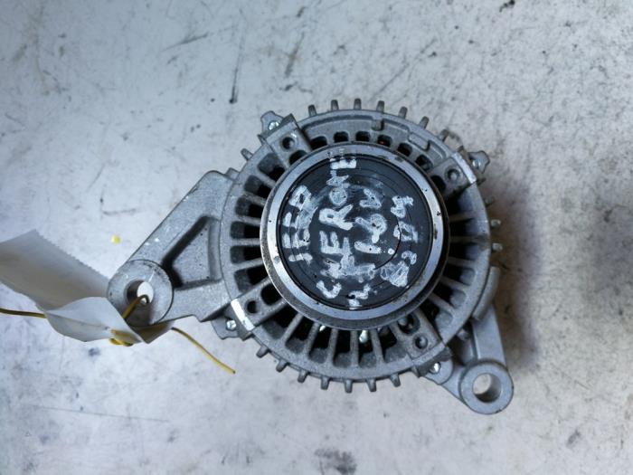 Gebruikte Dynamo Jeep Cherokee/Liberty (KJ) 2.5 CRD 16V Prijs € 54,45 Inclusief btw aangeboden door Autosloperij de Turk