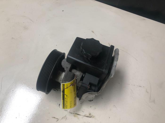 Gebruikte Servopomp Mercedes C (W203) 1.8 C-180K 16V Prijs € 65,34 Inclusief btw aangeboden door Autosloperij de Turk
