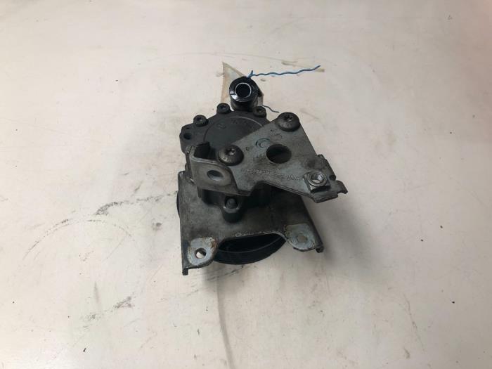 Gebruikte Pomp Servo BMW 5 serie (E60) 520i 24V Prijs € 43,56 Inclusief btw aangeboden door Autosloperij de Turk