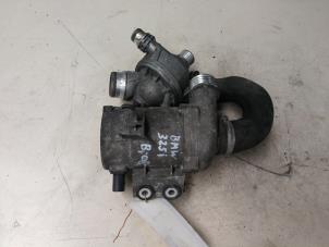 Gebruikte Waterpomp BMW 3 serie (E90) 320i 16V Prijs € 82,28 Inclusief btw aangeboden door Autosloperij de Turk