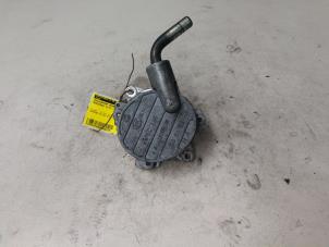 Gebruikte Vacuumpomp Rembekrachtiging Mercedes Vito (639.6) 2.2 109 CDI 16V Prijs € 54,45 Inclusief btw aangeboden door Autosloperij de Turk