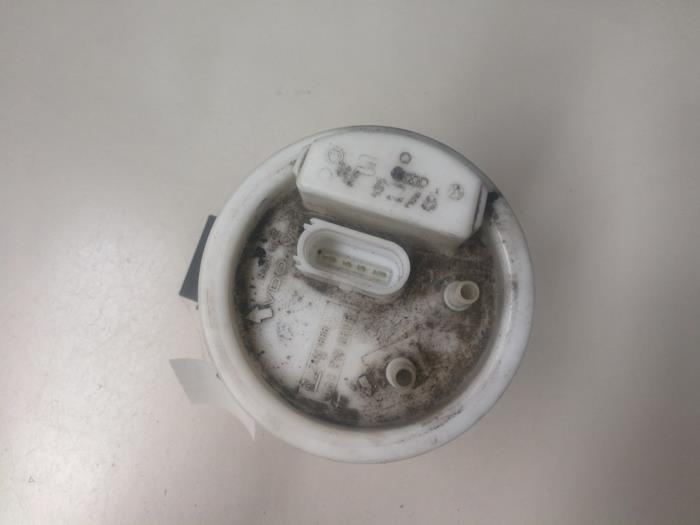 Gebruikte Benzinepomp Volkswagen Polo IV (9N1/2/3) 1.2 12V Prijs € 12,10 Inclusief btw aangeboden door Autosloperij de Turk