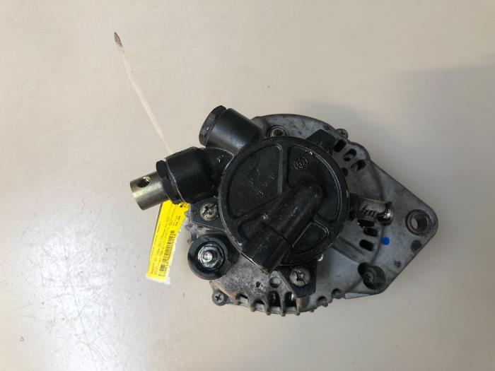 Dynamo van een Honda Civic (EP/EU) 1.7 CTDi 16V 2005