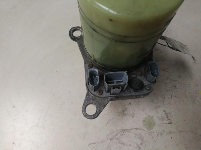 Stuurbekrachtiging Pomp van een Ford C-Max (DM2) 2.0 16V 2007