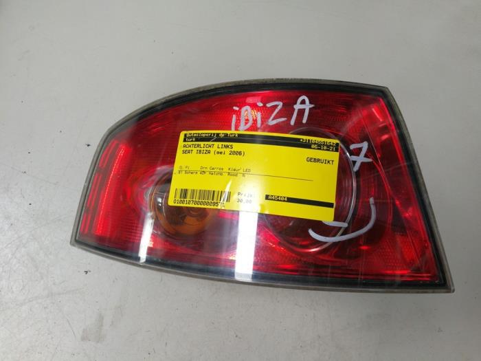 Achterlicht links van een Seat Ibiza III (6L1) 1.4 16V 100 2006