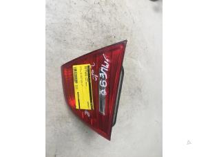 Gebruikte Achterlicht links BMW 3 serie (E90) 318d 16V Prijs € 21,78 Inclusief btw aangeboden door Autosloperij de Turk