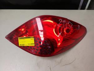 Gebruikte Achterlicht rechts Peugeot 207 CC (WB) 1.6 16V Prijs € 21,78 Inclusief btw aangeboden door Autosloperij de Turk