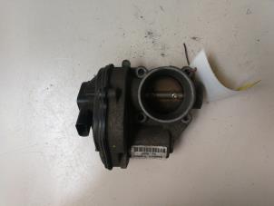 Gebruikte Gasklephuis Ford Focus 2 1.6 16V Prijs € 54,45 Inclusief btw aangeboden door Autosloperij de Turk