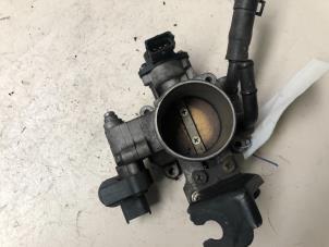 Gebruikte Gasklephuis Hyundai i20 1.6i 16V Prijs € 54,45 Inclusief btw aangeboden door Autosloperij de Turk