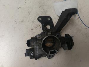 Gebruikte Gasklephuis Renault Clio II (BB/CB) 1.2 16V Prijs € 54,45 Inclusief btw aangeboden door Autosloperij de Turk