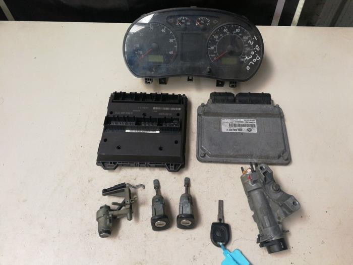 Kontaktslot + computer van een Volkswagen CrossPolo (9N3) 1.2 12V 2007