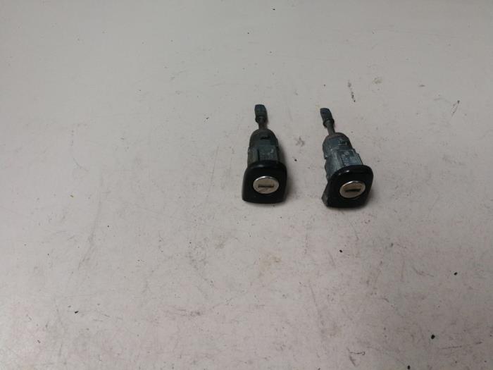 Kontaktslot + computer van een Volkswagen CrossPolo (9N3) 1.2 12V 2007