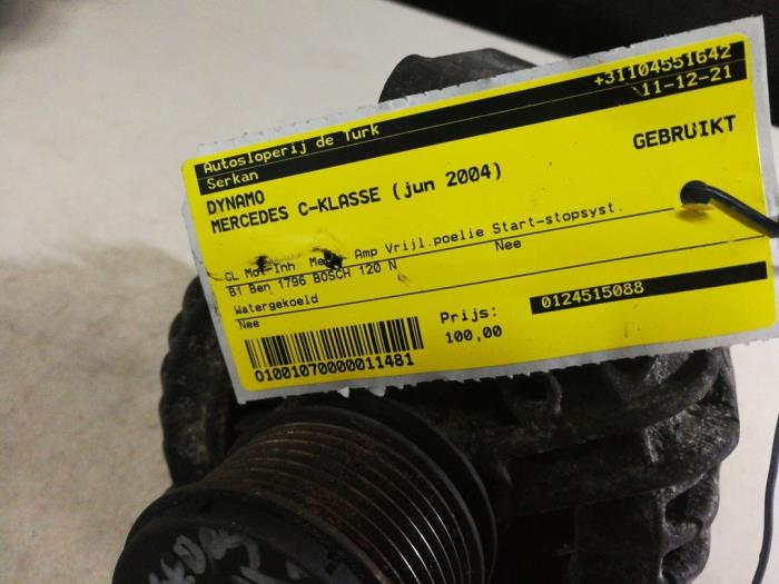 Dynamo van een Mercedes-Benz C (W203) 1.8 C-200 CGI 16V 2004