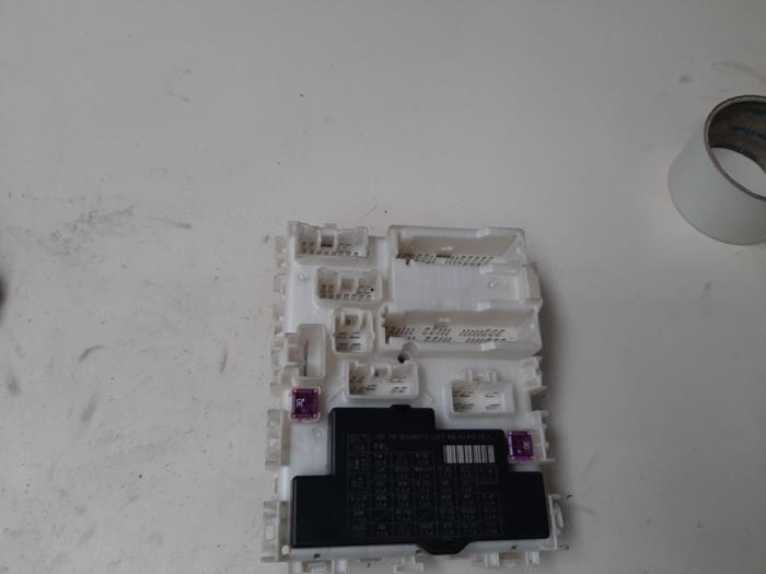 Kontaktslot + computer van een Suzuki Swift (ZA/ZC/ZD) 1.2 16V 2013