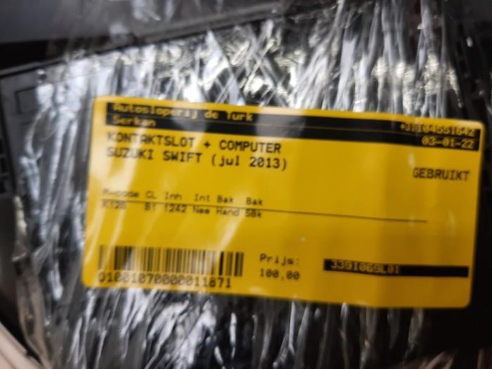 Kontaktslot + computer van een Suzuki Swift (ZA/ZC/ZD) 1.2 16V 2013