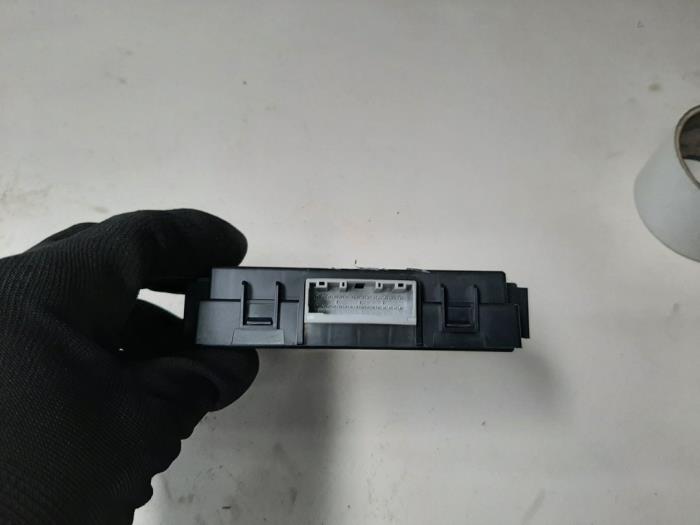 Kontaktslot + computer van een Suzuki Swift (ZA/ZC/ZD) 1.2 16V 2013