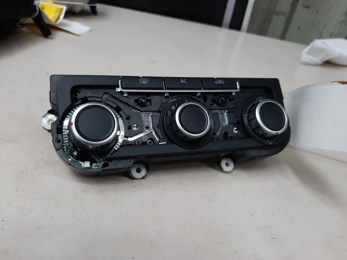 Kachel Bedieningspaneel van een Kia Cee'd (EDB5) 1.4 CVVT 16V 2010