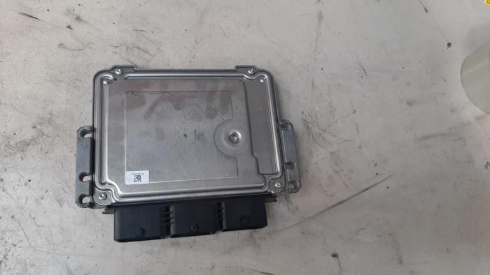 Kontaktslot + computer van een Peugeot 208 I (CA/CC/CK/CL) 1.4 HDi 2012